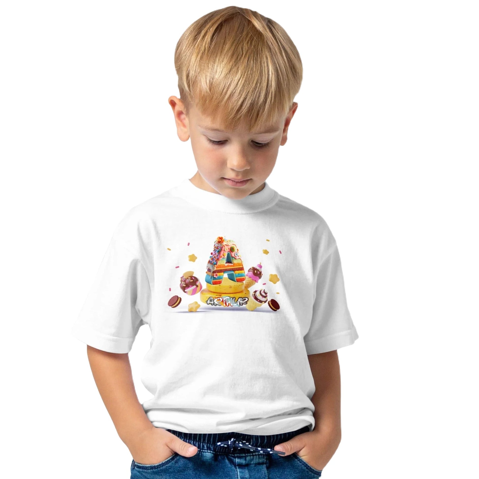 T shirt personnalisé garçon – Motif pâtisserie avec prénom et initiale - MiniLook